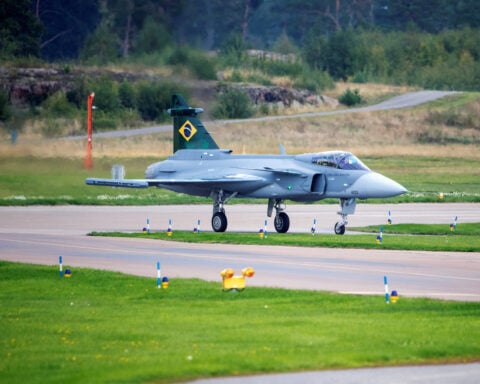 What are the Gripen fighter jets Ukraine will buy from Sweden?
