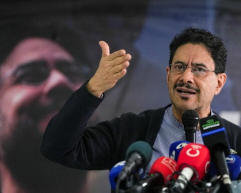 Appealing to centrists, Colombia leftist Cepeda backs away from possibility of new constitution