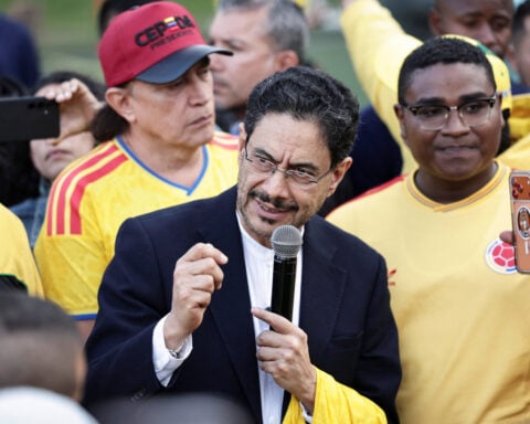 Appealing to centrists, Colombia leftist Cepeda backs away from possibility of new constitution