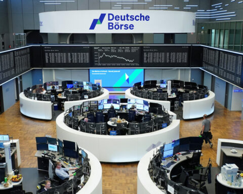 European shares slip as tech rally stalls, Middle East uncertainty weighs