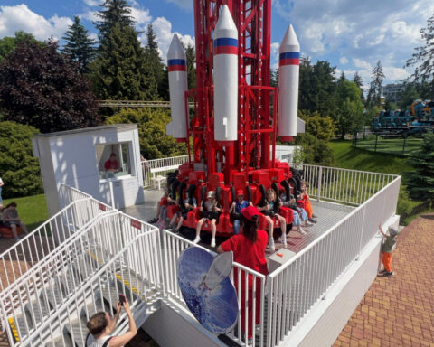 Russian fun park launches 'Oreshnik' ride