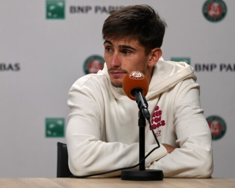 Zverev beats Mensik in French Open semifinals and will face Cobolli for elusive Grand Slam title