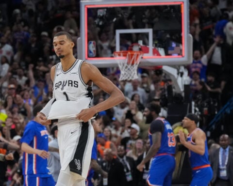 Wemby misses at the end, Knicks beat Spurs 105-104 for 2-0 lead in NBA Finals