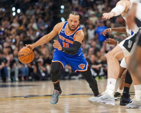 Knicks hold off Spurs comeback attempt to take Game 2 of NBA Finals