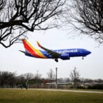 Southwest sticks with Boeing as MAX 7 delay pushes service to 2027