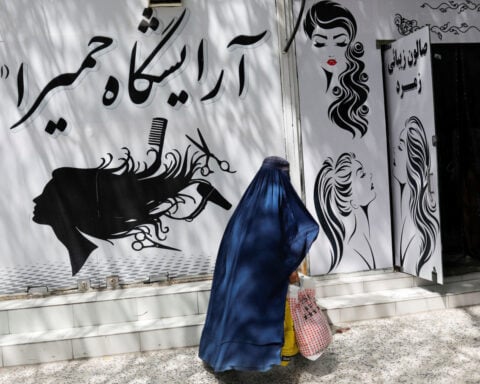 UN urges Afghan Taliban to end arrests of women over dress rules