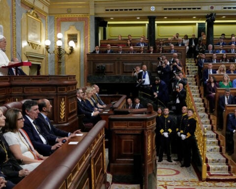 In first papal speech to Spanish parliament, pope demands respect for migrants