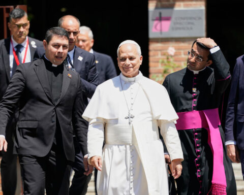 Pope meets with 6 clergy abuse survivors in Spain, hopes to improve response