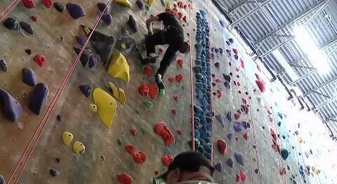 Climbing therapy helps burn survivors reach new heights