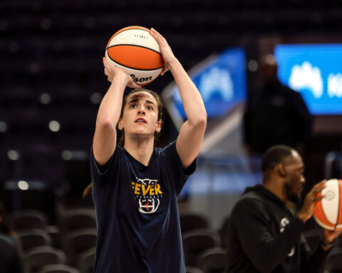 Caitlin Clark answers critics with some 'noise' of her own: a last-second 3-pointer for the win