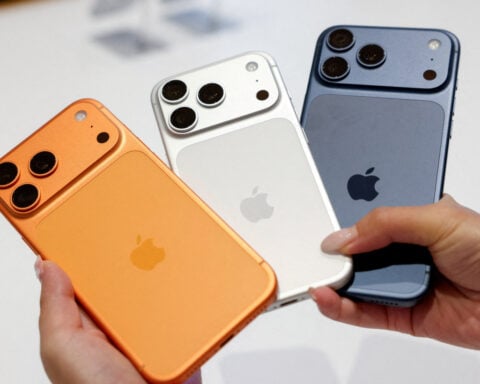 Apple bets on overdue Siri fix to close AI gap