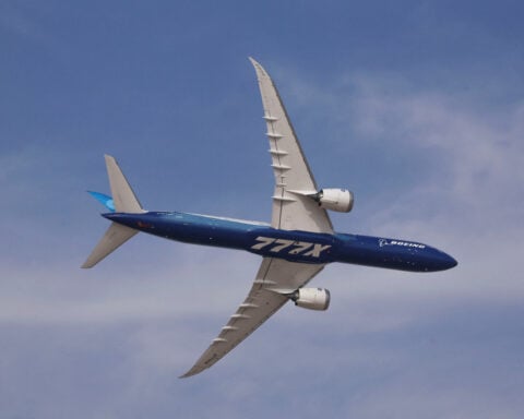 Emirates upbeat on Boeing 777X, no progress in Airbus A350-1000 engine spat