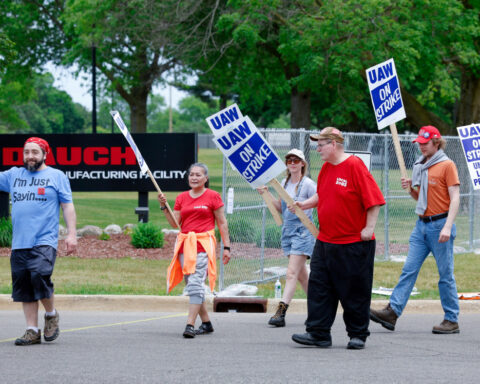 Strike at GM axle supplier continues 