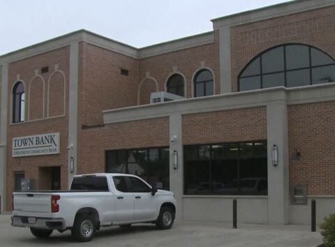Former OB-GYN accused of artificially inseminating patients with his own sperm