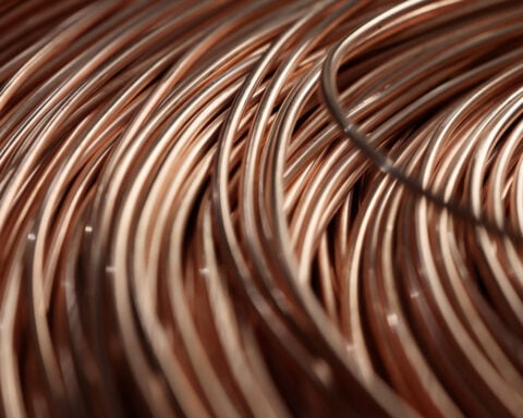 Copper edges down as macro concerns weigh on tariff support
