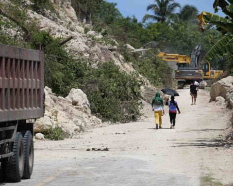 Aftershocks complicate Philippine recovery from quake that killed 45 and displaced thousands