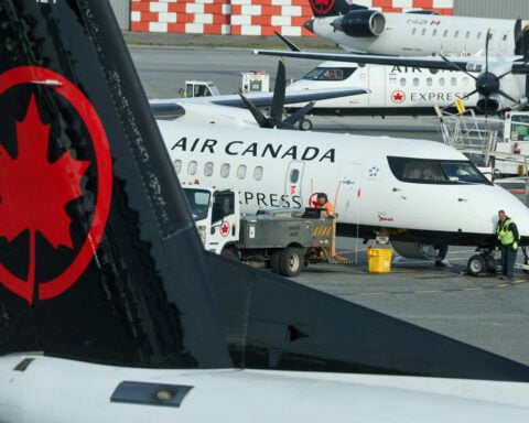Airlines resume some Middle East flights but disruption continues