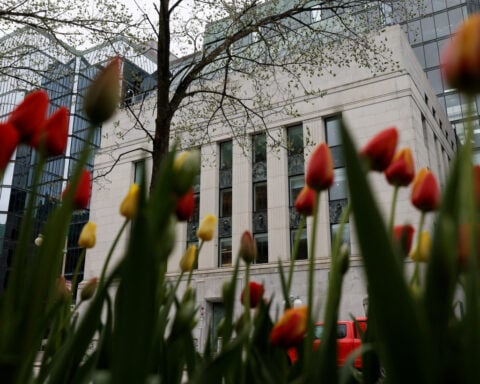 Bank of Canada holds rates, sees few signs of broad-based inflation