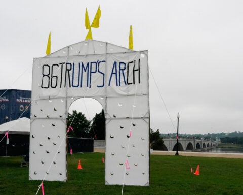 FAA says proposed Trump arch in Washington would need red obstruction lights