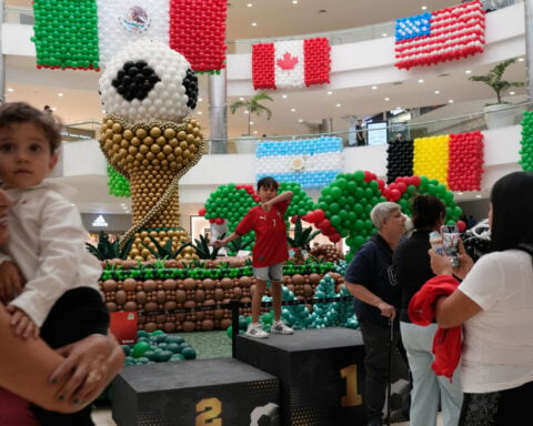 Celebrations clash with social tensions in Mexico on the eve of the World Cup