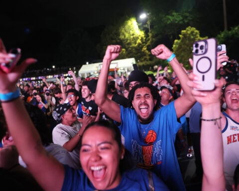 Knicks complete record rally from 29 points down and beat Spurs 107-106 for 3-1 NBA Finals lead