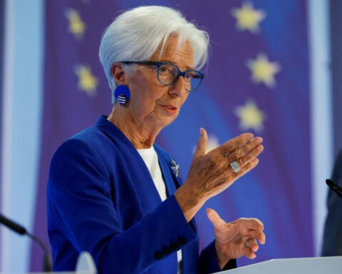 ECB governors eye July pause after first hike, sources says