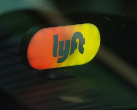 Lyft, Uber sue New York City to block driver retention law