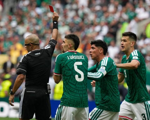 3 red cards mar opening World Cup match between Mexico and South Africa