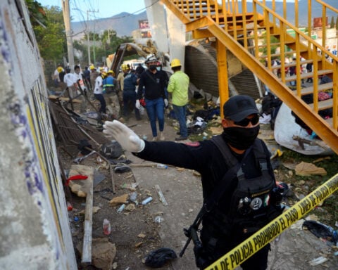 Two Guatemalans plead guilty in US migrant smuggling case after crash kills 55