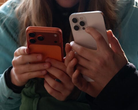 Smartphones arrived just before the US fertility rate plunged. One study says it’s a direct cause