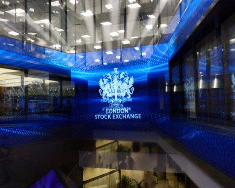 UK shares clock weekly gains as Iran-US peace deal hopes push oil price lower