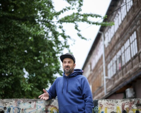 A Bosnian song about disillusionment with the American Dream becomes a World Cup banger