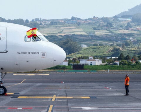 Pope's return home from Spain delayed as plane suffers technical issue