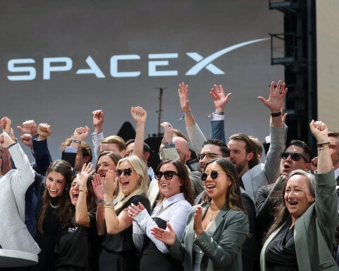 With smooth SpaceX debut, Wall Street sets new template for mega IPOs  