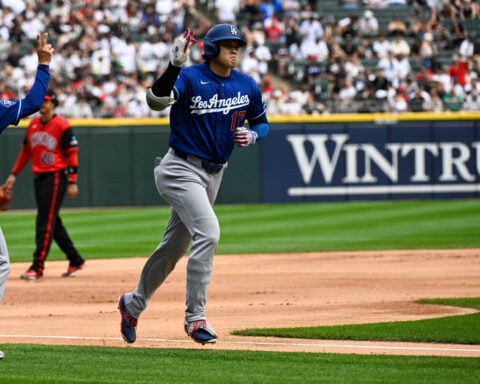 Shohei Ohtani hits a leadoff homer in return to Dodgers lineup after dealing with knee issue