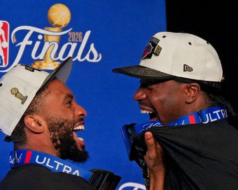 NBA-Knicks defeat Spurs to snap 53-year NBA title drought