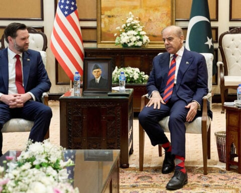 Pakistan PM says US and Iran reach peace deal after talks