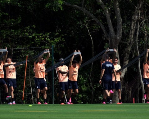 Soccer-Uruguay's flight to Miami for World Cup match delayed due to airline error