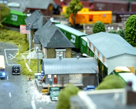 Model railroad club keeps history on track at century-old hotel museum in Tennessee