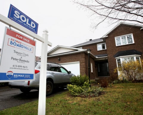 Canadian home sales jump 5.5% in May, prices dip