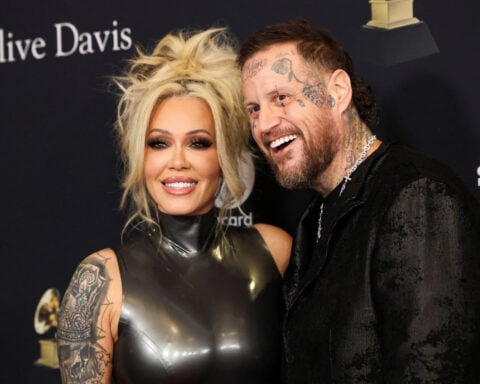 How can Jelly Roll be getting divorced?
