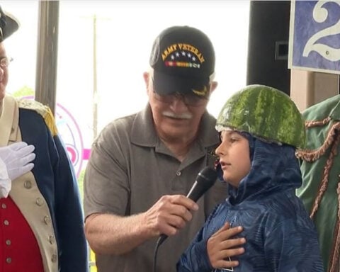Shop offers free ice cream to kids who can recite the Pledge of Allegiance