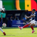 Kylian Mbappé sparks France with two goals in 3-1 win over Senegal at the World Cup
