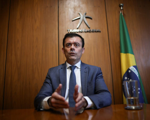 Brazil to scrap fuel subsidies if oil stabilizes near $80, official says