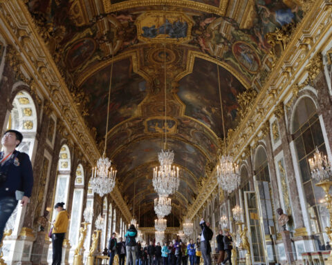 Macron deploys Versailles’ gold, mirrors and history in a high-stakes courtship of Trump