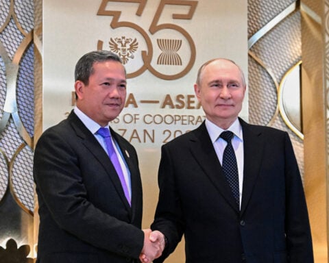 Putin hosts leaders of Southeast Asian nations, seeking to boost their business ties