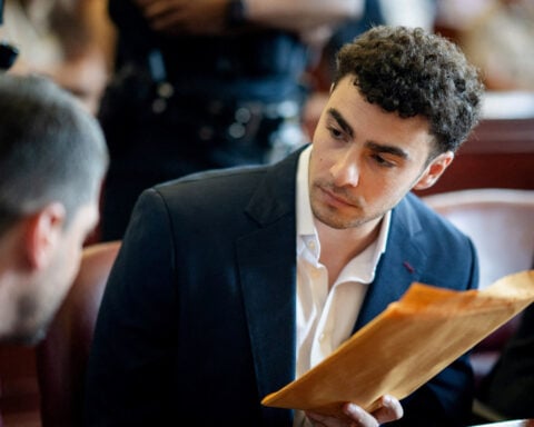Mangione, accused insurance CEO killer, could face hurdles with mental breakdown defense 