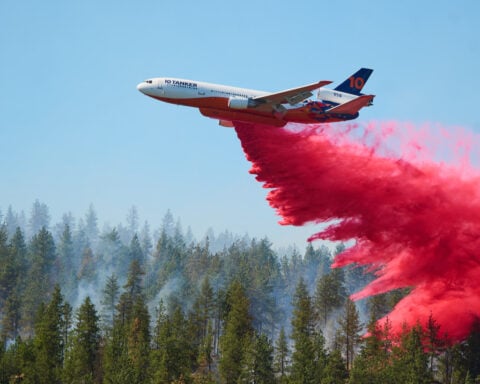 Eastern Washington wildfire forces evacuations and destroys homes