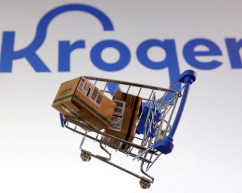 Kroger flags rising inflation as consumers curb spending