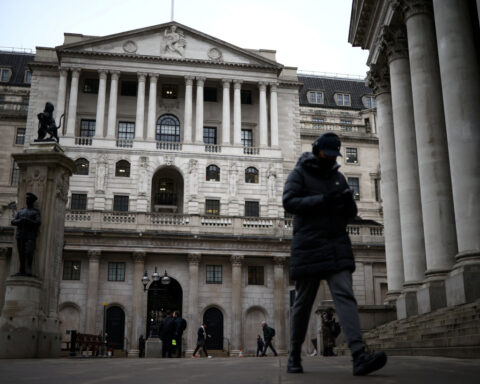 Bank of England votes 7-2 to keep rates at 3.75%